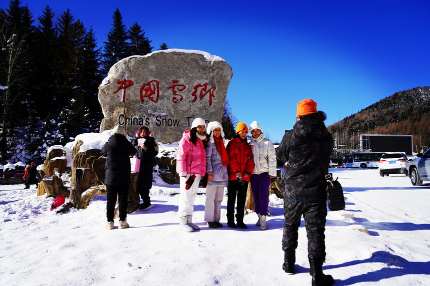 “雪”迎八方客 中國雪鄉景區正式開園