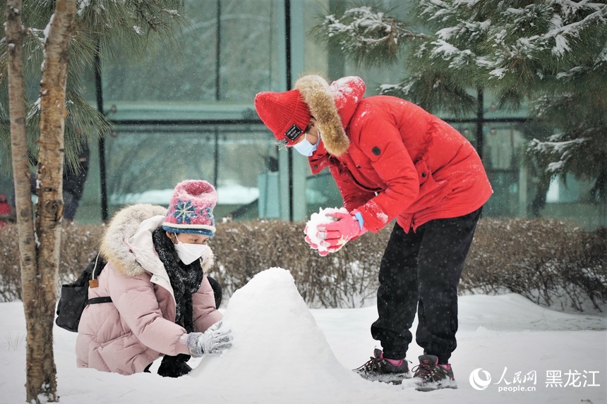 哈爾濱迎春雪 市民暢玩樂趣多