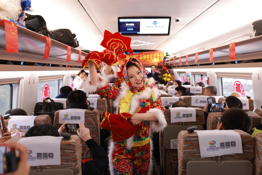復興號高寒智能動車組于齊齊哈爾南站全新上線
