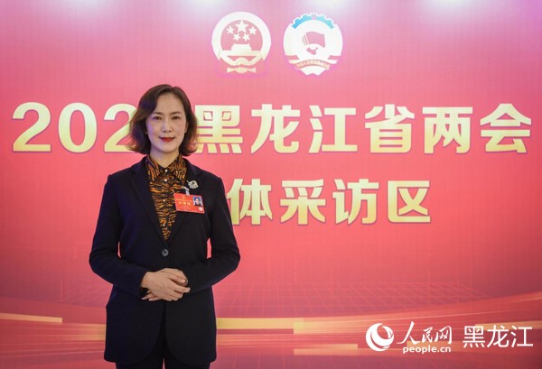 黑龍江省人大代表、同江市經(jīng)濟(jì)合作促進(jìn)中心副主任尤婷婷。人民網(wǎng)記者 蘇靖剛攝