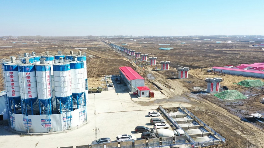 我國(guó)在建最北端高鐵哈伊高鐵哈鐵段進(jìn)入架梁施工階段