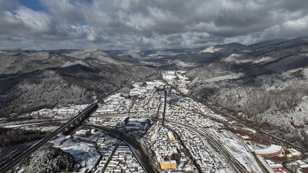 橫道小鎮迎來降雪。