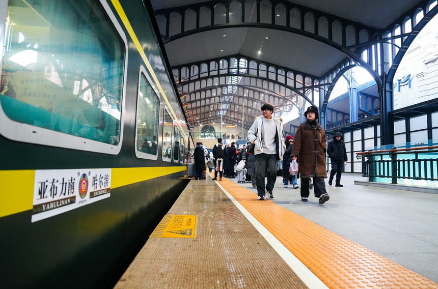 全國(guó)首趟冰雪旅拍主題列車開行
