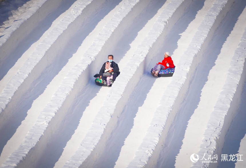 新春走基層｜喜迎亞冬會 哈爾濱市民暢享冰雪運動