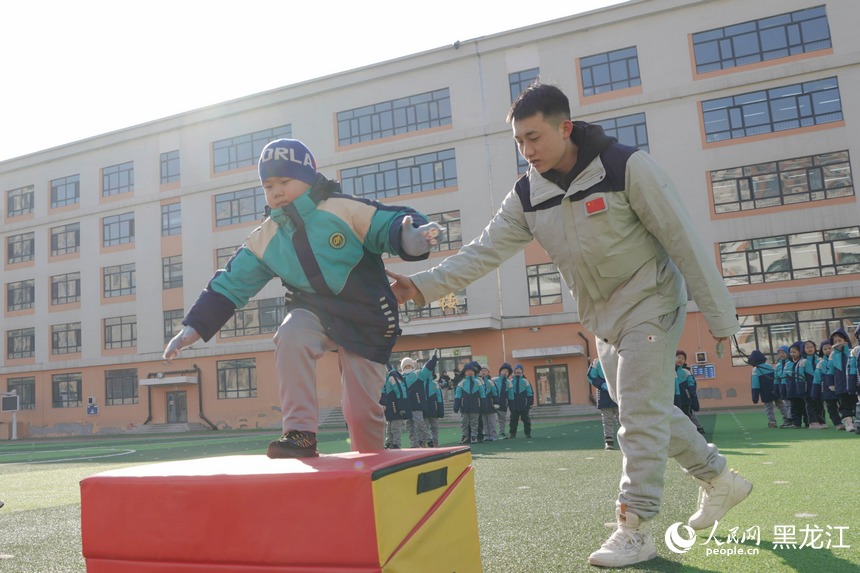 哈爾濱市繼紅小學校開學。人民網 徐成龍攝